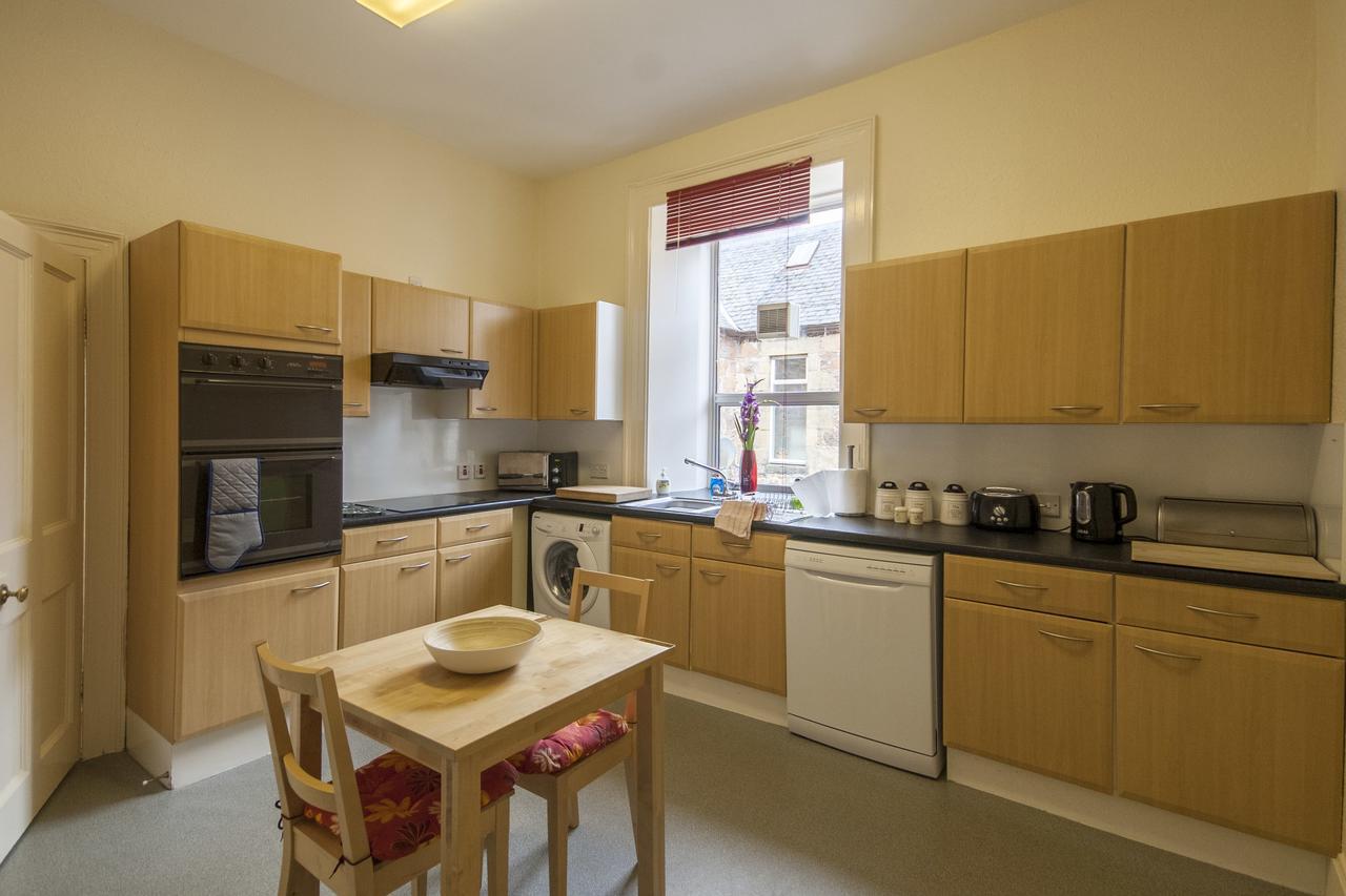 1 Varis Apartments Форес Екстериор снимка